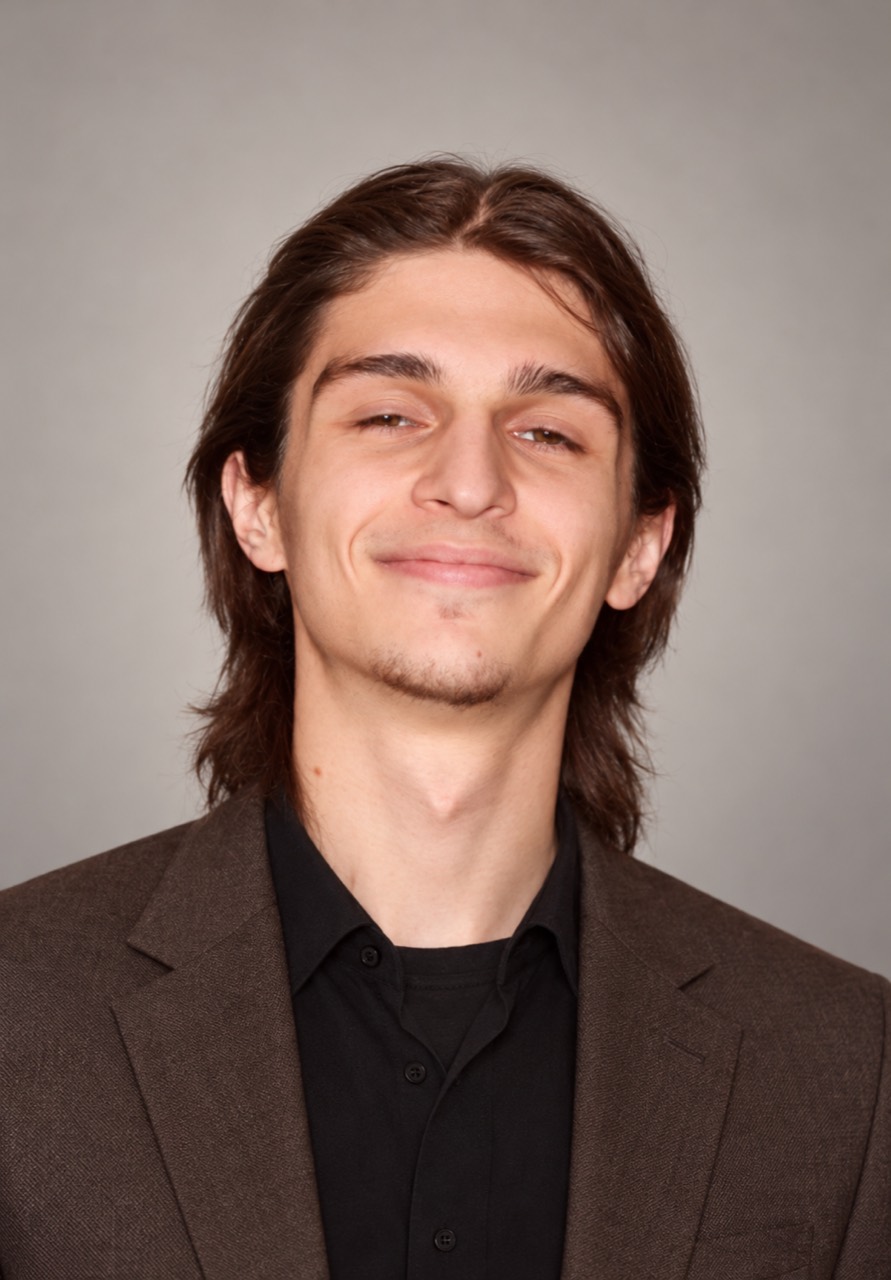 Dylan Schlacter, Sales Director